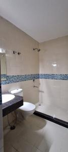 Bathroom Image of 1190 Sq.ft 3 BHK Apartment / Flat for sale in Unitech Uniworld Gardens 2, Sector 47 Gurgaon for Rs. 20000000