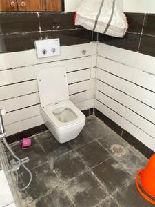 Bathroom Image of 2000 Sq.ft 3 BHK Apartment / Flat for rent in Mundeshwari Bailey Greens, Danapur Patna for Rs. 23000