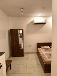 Bedroom Image of 375 Sq.ft 1 BHK Independent House for rent in Naraina New Delhi for Rs. 15000