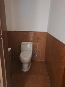 Bathroom Image of 7200 Sq.ft 4 BHK Apartment / Flat for rent in Panchsheel Park New Delhi for Rs. 600000