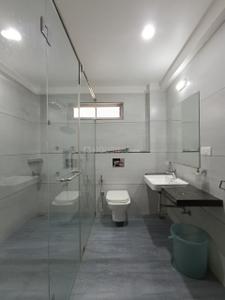 Bathroom Image of 4200 Sq.ft 5 BHK Villa for rent in Darshanam Splendora, Bhayli Vadodara for Rs. 80000