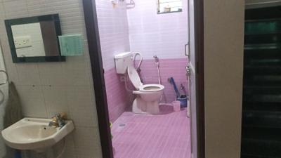 Bathroom Image of 250 Sq.ft 1 RK Builder Floor for rent in London Street Nagpur for Rs. 8000