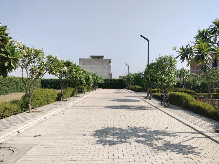 Mansha Oaks Main Image 1
