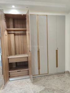 Bedroom Image of 1800 Sq.ft 3 BHK Builder Floor for sale in Shalimar Bagh New Delhi for Rs. 39500000