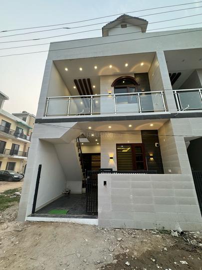 Sunny villa Main Image 1