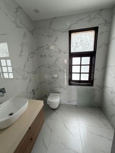 Bathroom Image of 5800 Sq.ft 7 BHK Independent House for rent in New Friends Colony New Delhi for Rs. 695000