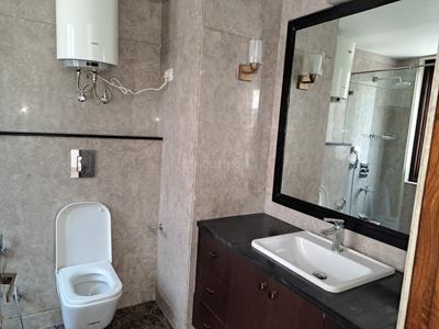 Bathroom Image of 4500 Sq.ft 4 BHK Builder Floor for rent in Maharani Bagh New Delhi for Rs. 300000