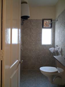 Common Bathroom Image of 1695 Sq.ft 3 BHK Apartment / Flat for sale in Paras Tierea, Sector 137 Noida for Rs. 14000000