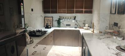 Bathroom Image of 1750 Sq.ft 4 BHK Apartment / Flat for sale in Vile Parle West Mumbai for Rs. 73000000