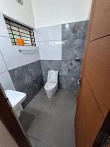 Bathroom Image of 1100 Sq.ft 2 BHK Apartment / Flat for rent in Perinthalmanna Malappuram for Rs. 25000