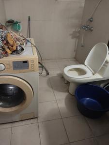 Bathroom Image of 870 Sq.ft 1 BHK Apartment / Flat for sale in Supertech Czar Suites, Omicron I Greater Noida for Rs. 5500000