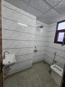 Bathroom Image of 613 Sq.ft 2 BHK Apartment / Flat for rent in Sector 73 Noida for Rs. 15000