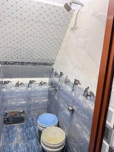 Bathroom Image of 600 Sq.ft 2 BHK Independent House for rent in Rajajipuram Lucknow for Rs. 8000