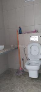 Bathroom Image of 1000 Sq.ft 2 BHK Apartment / Flat for rent in Salsette 27, Byculla Mumbai for Rs. 165000
