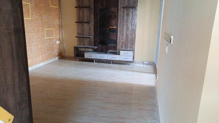 Town White Orchid - Image 4