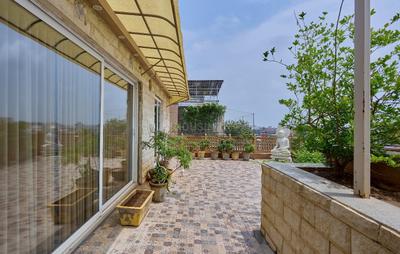 Balcony Image of 7500 Sq.ft 7 BHK Penthouse for sale in Ratnaakar BeauMonde, Jodhpur Ahmedabad for Rs. 105000000