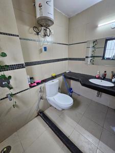 Bathroom Image of 1250 Sq.ft 3 BHK Apartment / Flat for sale in Unitech Uniworld Gardens 2, Sector 47 Gurgaon for Rs. 19500000