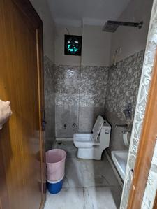 Bathroom Image of 600 Sq.ft 2 BHK Builder Floor for rent in Guru Ji Builders And Developers 1, Dwarka Mor New Delhi for Rs. 19500