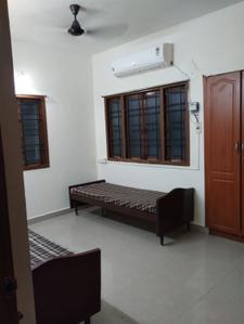 Bedroom Image of Raghavendra paying guest accommodation in Sholinganallur, Chennai