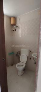 Bathroom Image of 900 Sq.ft 3 BHK Apartment / Flat for rent in Shivam Residency, Sola Ahmedabad for Rs. 30000