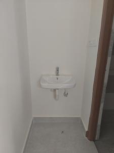 Bathroom Image of 680 Sq.ft 1 BHK Apartment / Flat for rent in Kondapur Hyderabad for Rs. 16500