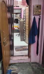 Bedroom Image of 850 Sq.ft 2 BHK Builder Floor for sale in Tangra Kolkata for Rs. 1950000