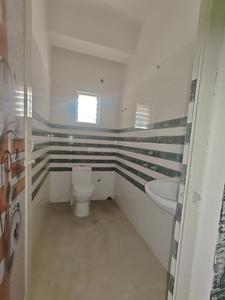 Bathroom Image of 600 Sq.ft 2 BHK Apartment / Flat for sale in Patuli Kolkata for Rs. 2700000