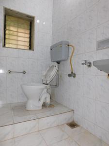 Bathroom Image of 1500 Sq.ft 3 BHK Independent House for rent in Sion Mumbai for Rs. 80000