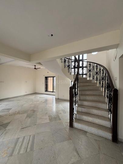 NRI COMPLEX PHASE 1 Main Image 1