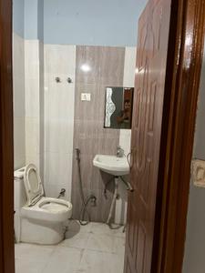 Bathroom Image of 1000 Sq.ft 3 BHK Builder Floor for rent in Sewak Park New Delhi for Rs. 22000