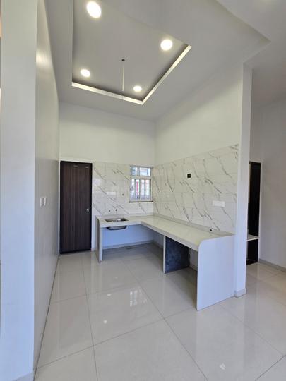 Kingston Aura Main Image 1