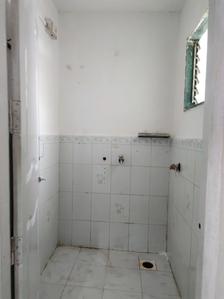 Common Bathroom One Image of 410 Sq.ft 1 BHK Apartment / Flat for sale in Kandivali West Mumbai for Rs. 7000000
