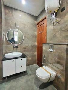 Bathroom Image of 2000 Sq.ft 3 BHK Apartment / Flat for sale in Saket RWA, Saket New Delhi for Rs. 12000000
