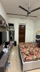 Bedroom Image of 1350 Sq.ft 3 BHK Builder Floor for sale in Shalimar Bagh New Delhi for Rs. 34000000