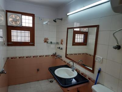 Bathroom Image of 1800 Sq.ft 3 BHK Apartment / Flat for rent in Sector 23 Dwarka New Delhi for Rs. 50000