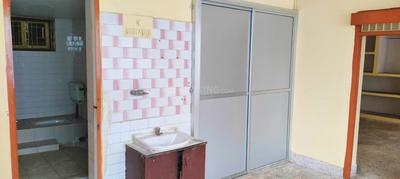 Bathroom Image of 1700 Sq.ft 3 BHK Builder Floor for rent in Chitragupta Nagar Patna for Rs. 20000