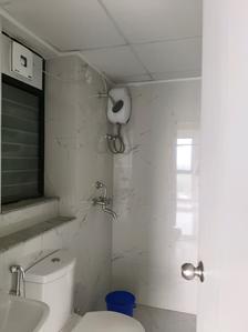 Common Bathroom Image of 938 Sq.ft 2 BHK Apartment / Flat for rent in Runwal Gardens Phase 2 Bldg no 18 23, Dombivli East Thane for Rs. 18499