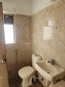 Bathroom Image of 850 Sq.ft 2 BHK Apartment / Flat for rent in Kumar Park Infinia B1 And B2, Fursungi Pune for Rs. 25000