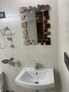 Bathroom Image of 2725 Sq.ft 4 BHK Apartment / Flat for sale in Spaze Privvy The Address, Sector 93 Gurgaon for Rs. 29500000