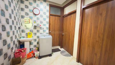 Bedroom Image of 1450 Sq.ft 4 BHK Builder Floor for sale in Mayur Vihar Phase 1 New Delhi for Rs. 14500000