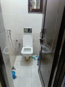 Bathroom Image of 1350 Sq.ft 3 BHK Apartment / Flat for sale in Arya Nagar Apartments, Patparganj New Delhi for Rs. 26000000