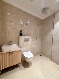 Image of 1700 Sq.ft 3 BHK Apartment / Flat for rent in Freedom Fighters Enclave, New Delhi for Rs. 55000