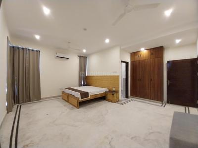 Bedroom Image of 4500 Sq.ft 4 BHK Builder Floor for rent in Sector 108 Noida for Rs. 130000