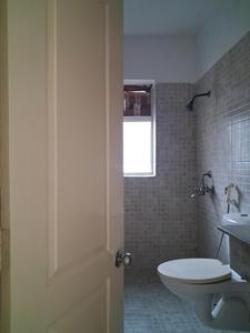 Common Bathroom Image of 1069 Sq.ft 2.5 BHK Apartment / Flat for sale in Paras Tierea, Sector 137 Noida for Rs. 9200000