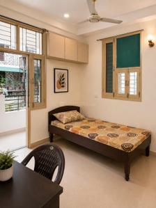 Bedroom Image of 1050 Sq.ft 2 BHK Apartment / Flat for rent in Amrapali Empire, Crossings Republik Ghaziabad for Rs. 17000