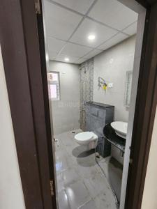 Bathroom Image of 1800 Sq.ft 3 BHK Apartment / Flat for rent in Prabhat Heights, Crossings Republik Ghaziabad for Rs. 24000