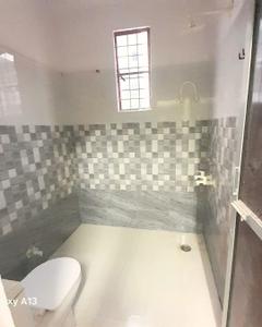 Bathroom Image of 1000 Sq.ft 1 RK Apartment / Flat for rent in Sector 34 Noida for Rs. 14000