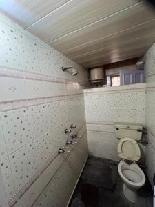 Bathroom Image of 900 Sq.ft 2 BHK Builder Floor for rent in Shalimar Bagh New Delhi for Rs. 21000