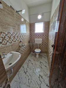 Bathroom Image of 898 Sq.ft 2 BHK Apartment / Flat for sale in Sheoraphuli Hooghly for Rs. 2400000