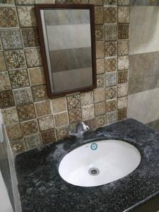 Bathroom Image of 600 Sq.ft 1 BHK Apartment / Flat for rent in Savitri Niwas, Mahmoorganj Varanasi for Rs. 14000
